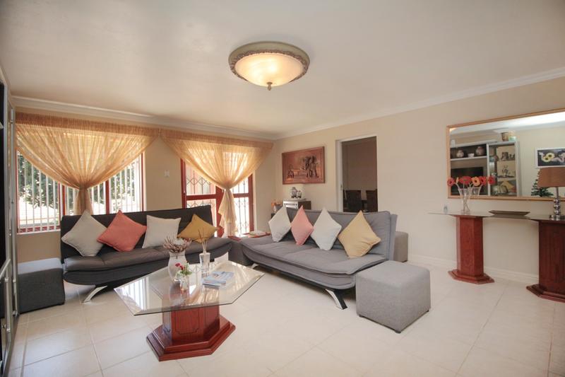 5 Bedroom Property for Sale in Fraaiuitsig Western Cape